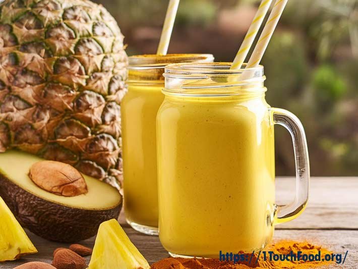 Pineapple Turmeric Smoothie for Athletes