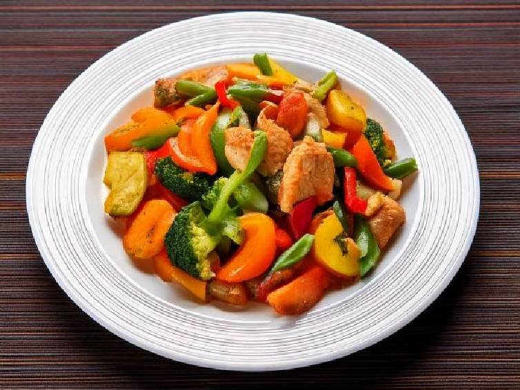 One-Pan Chicken and Veggie Stir-Fry 