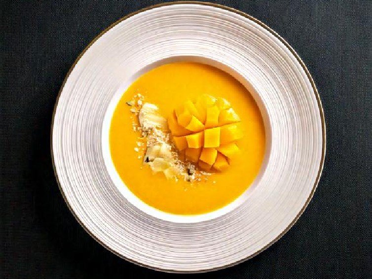 Tropical Mango-Pineapple Smoothie