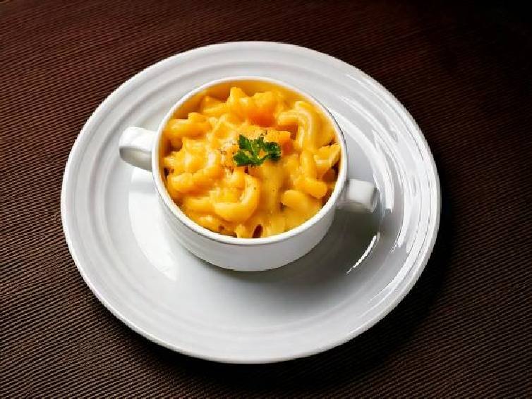 Cheesy Mac and Cheese in a Mug