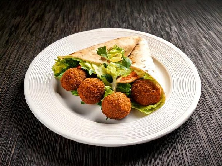 Mediterranean Falafel Wrap: A Plant-Based Powerhouse