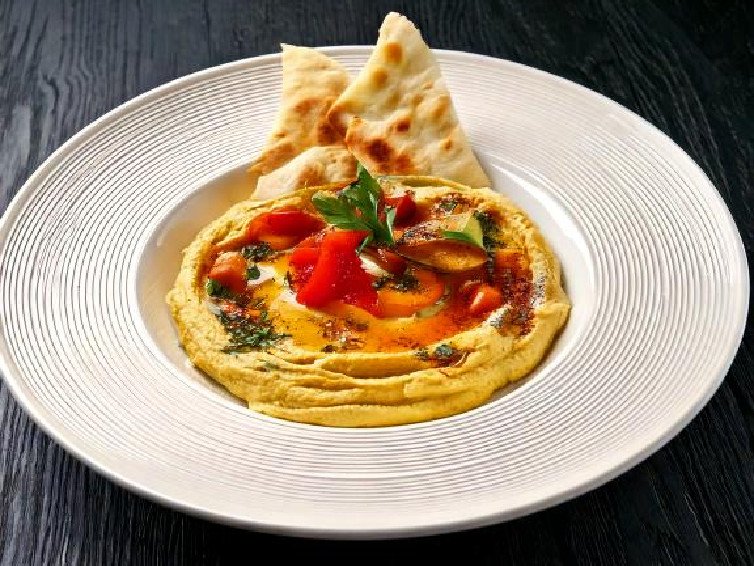Mediterranean Hummus & Veggie Pita