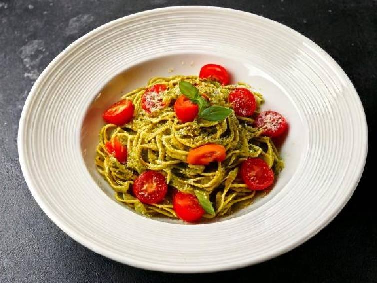 Pesto Pasta with Cherry Tomatoes