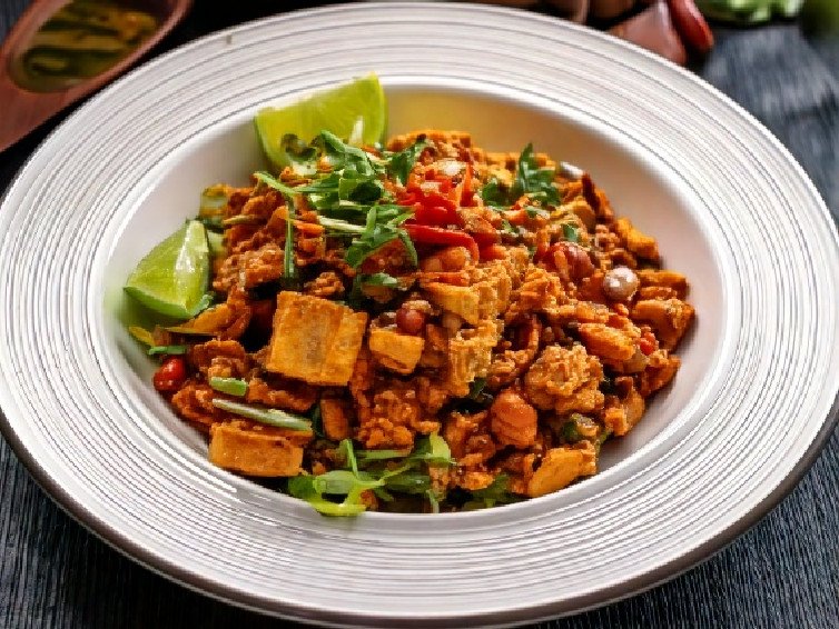 Spicy Peanut Tempeh Bowl