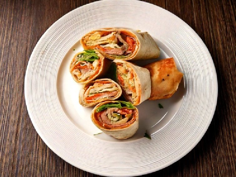 Turkey and Hummus Wraps
